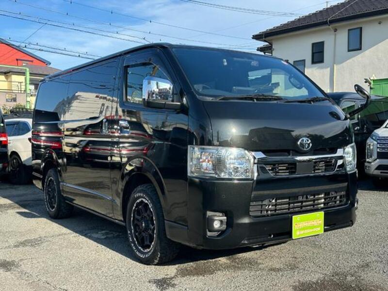 TOYOTA HIACE VAN