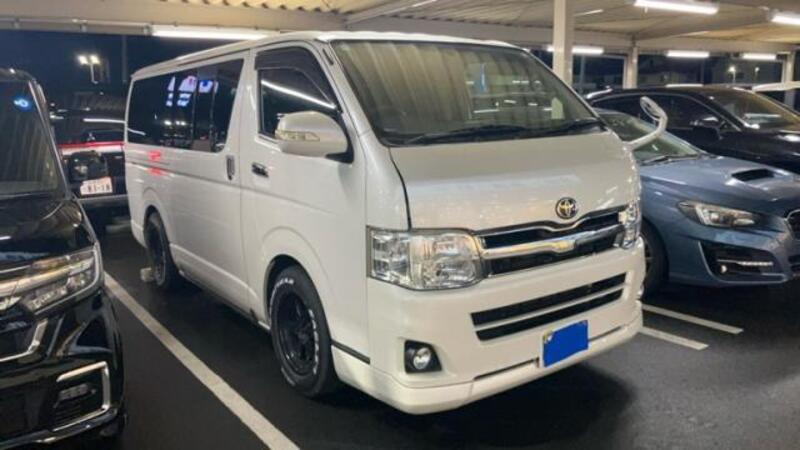 TOYOTA HIACE VAN