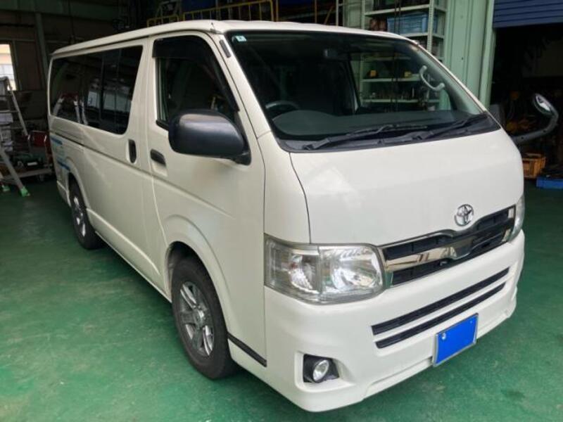 TOYOTA HIACE VAN