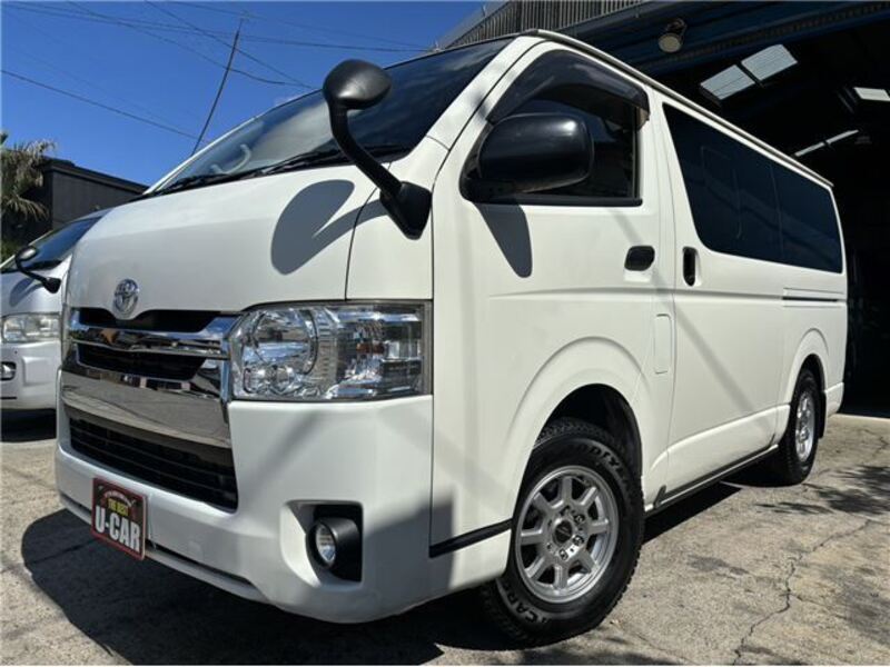 TOYOTA HIACE VAN