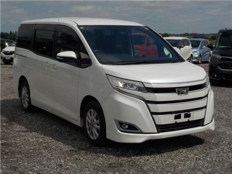 TOYOTA NOAH