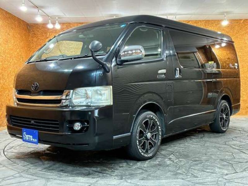TOYOTA HIACE