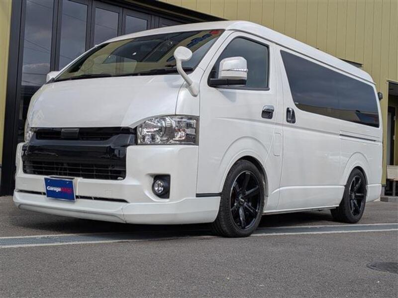 TOYOTA HIACE