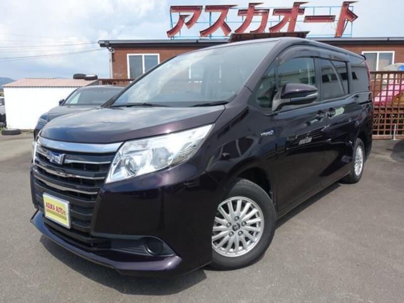 TOYOTA NOAH