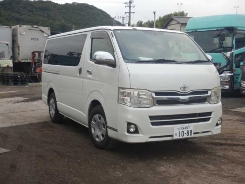 TOYOTA HIACE