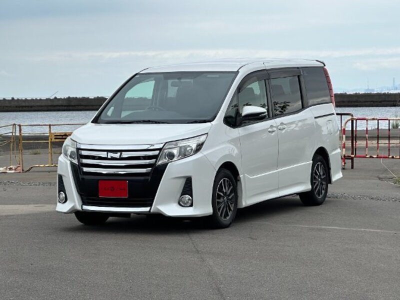 TOYOTA NOAH
