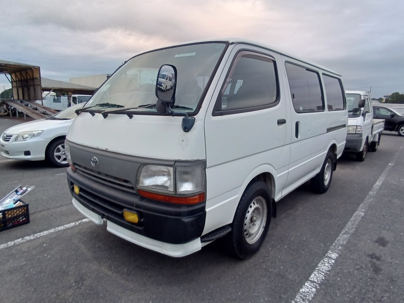 TOYOTA HIACE VAN
