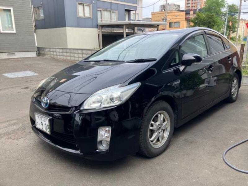 TOYOTA PRIUS