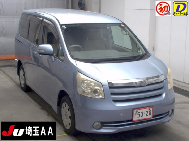 TOYOTA NOAH
