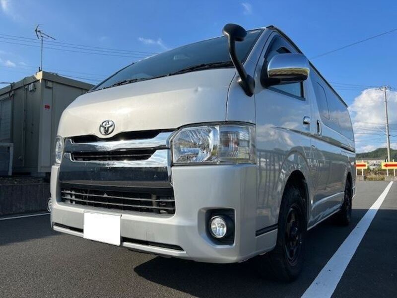TOYOTA HIACE VAN