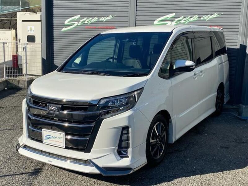 TOYOTA NOAH
