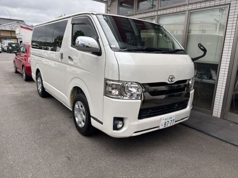 TOYOTA HIACE VAN