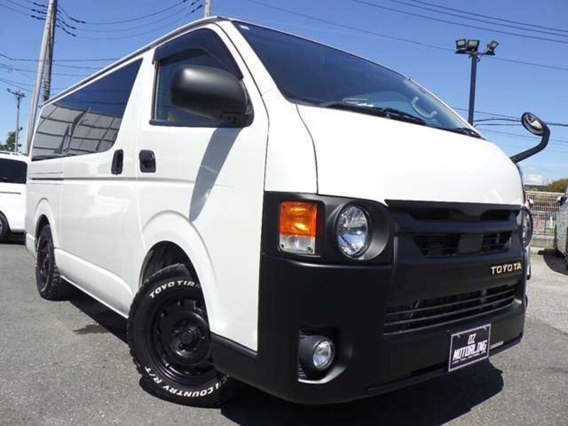 TOYOTA HIACE VAN