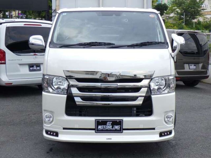 TOYOTA HIACE VAN