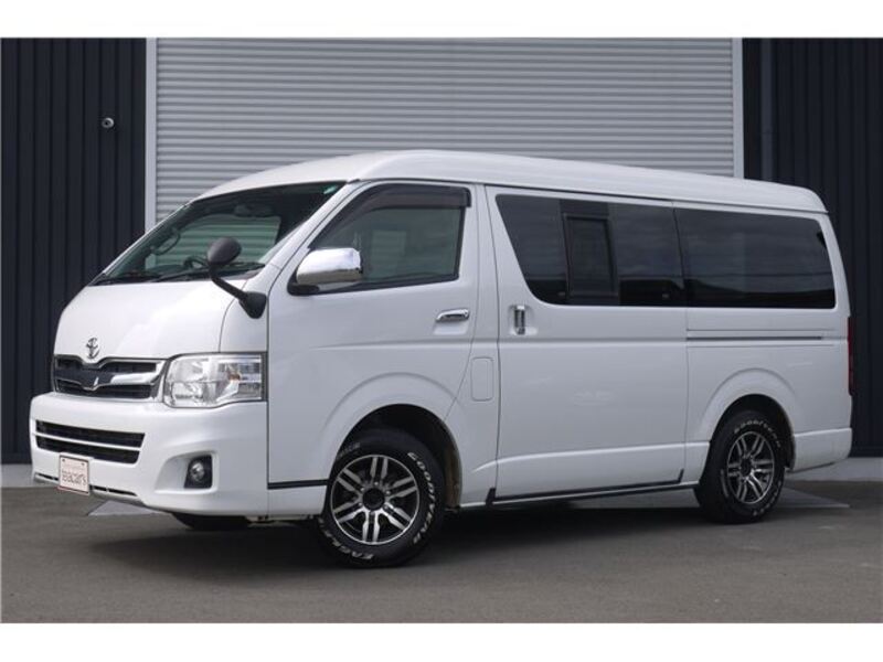 TOYOTA HIACE
