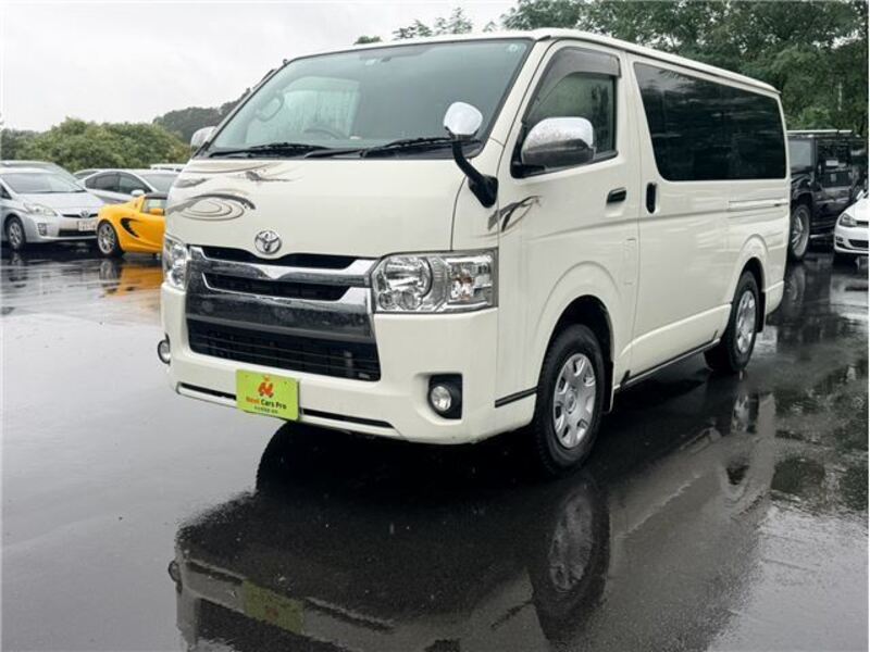 TOYOTA HIACE