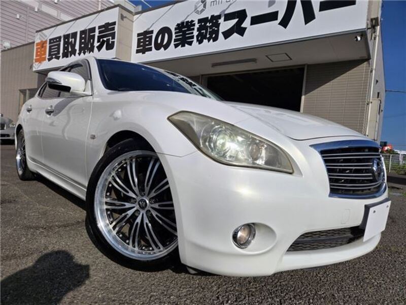 NISSAN FUGA