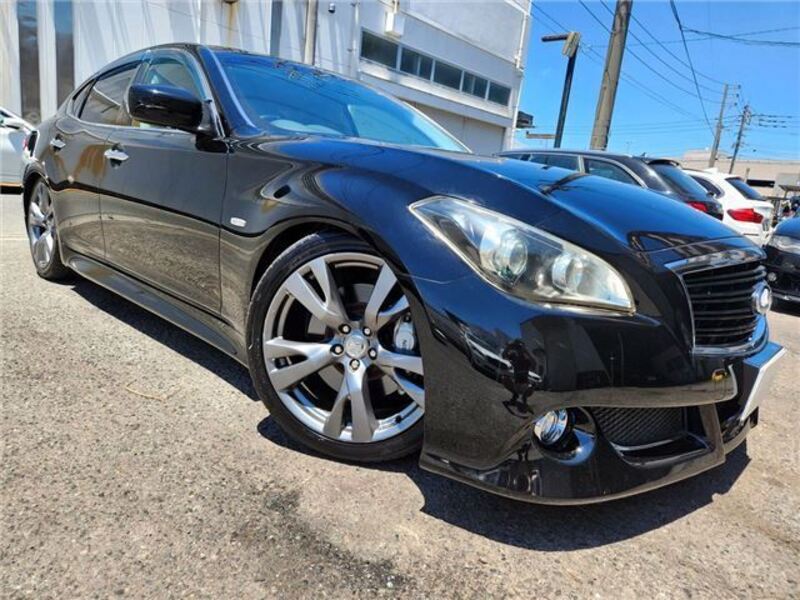 NISSAN FUGA