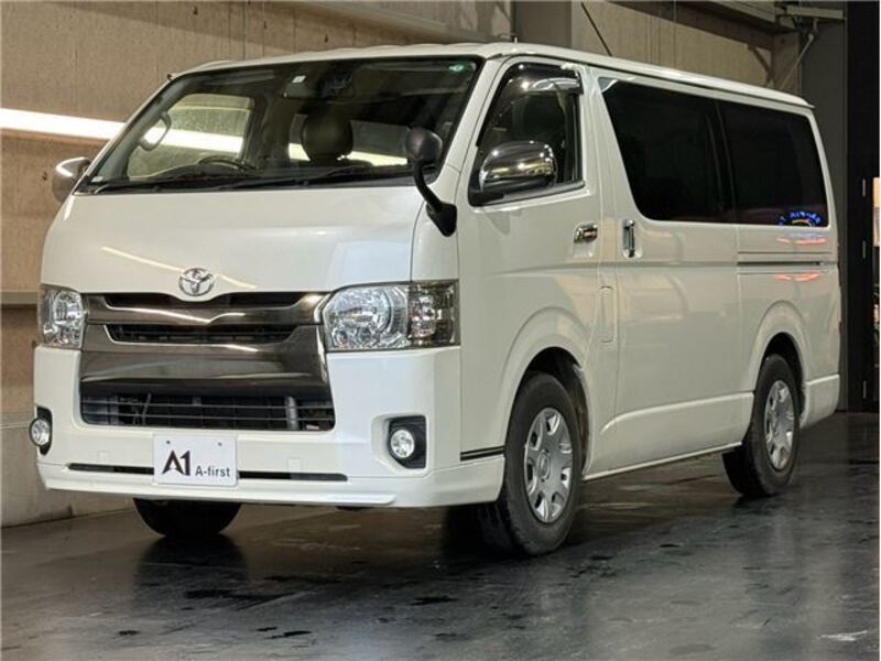 TOYOTA HIACE VAN