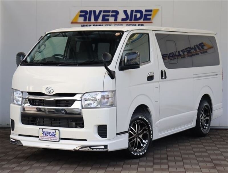 TOYOTA HIACE VAN