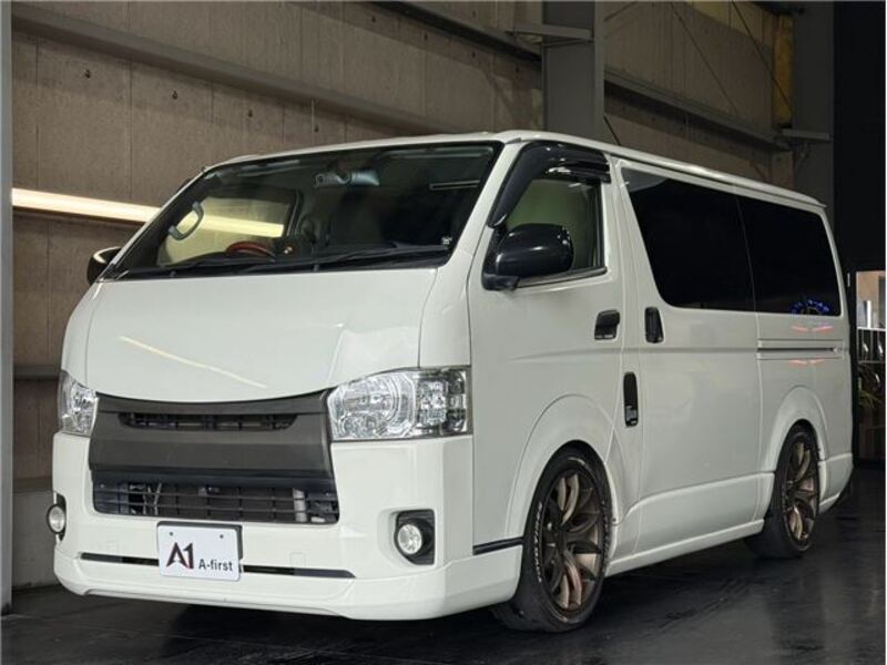 TOYOTA HIACE VAN