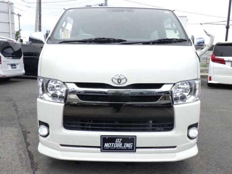 TOYOTA HIACE VAN