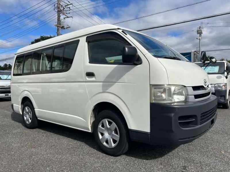 TOYOTA HIACE