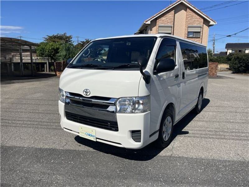 TOYOTA HIACE VAN