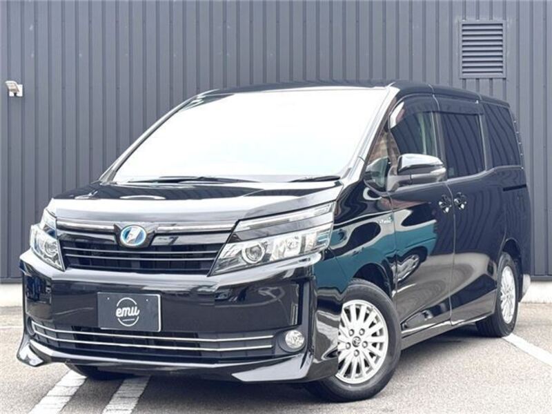 TOYOTA VOXY