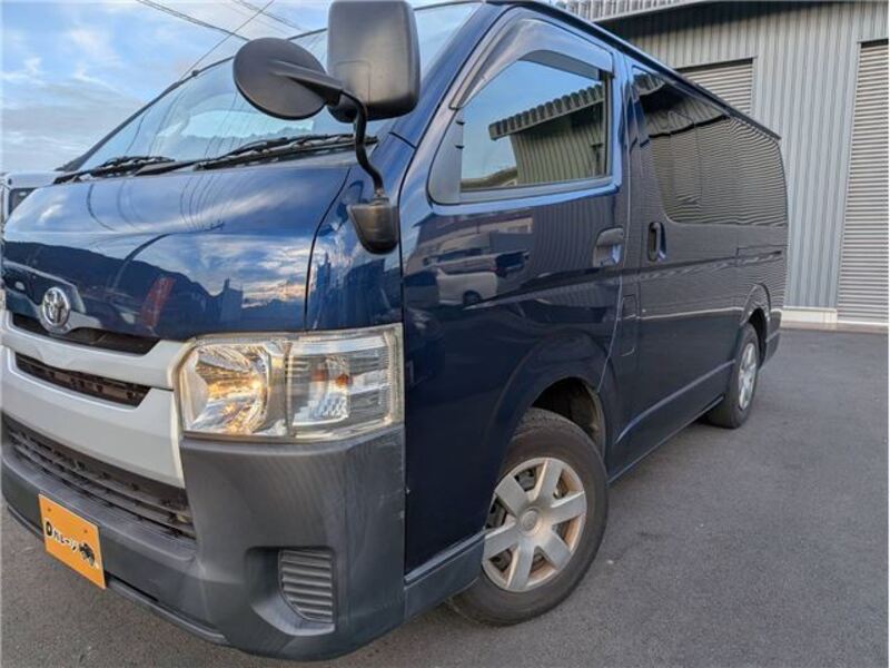 TOYOTA HIACE VAN