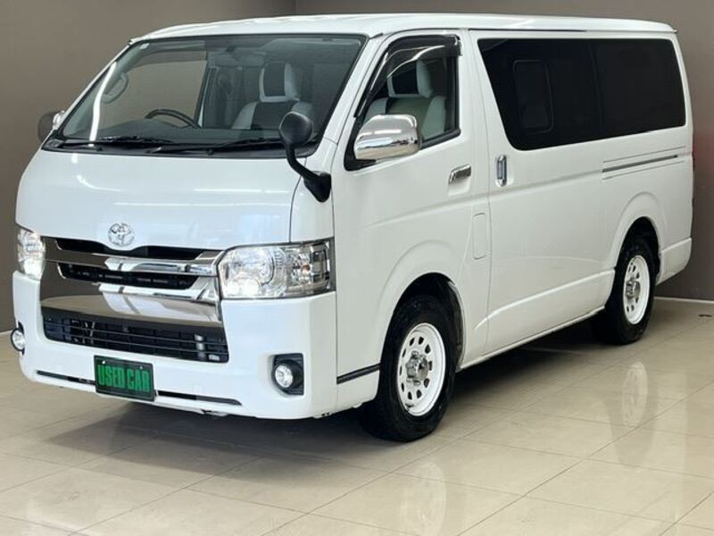 TOYOTA HIACE VAN