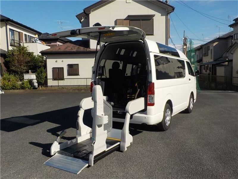 TOYOTA HIACE