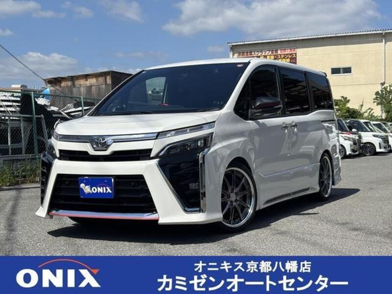 TOYOTA VOXY