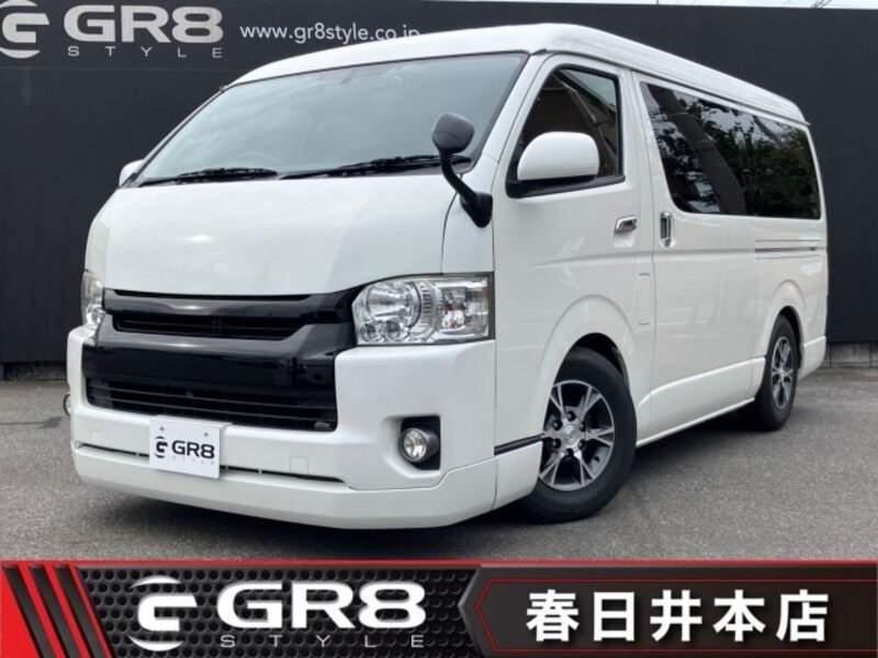 TOYOTA HIACE VAN