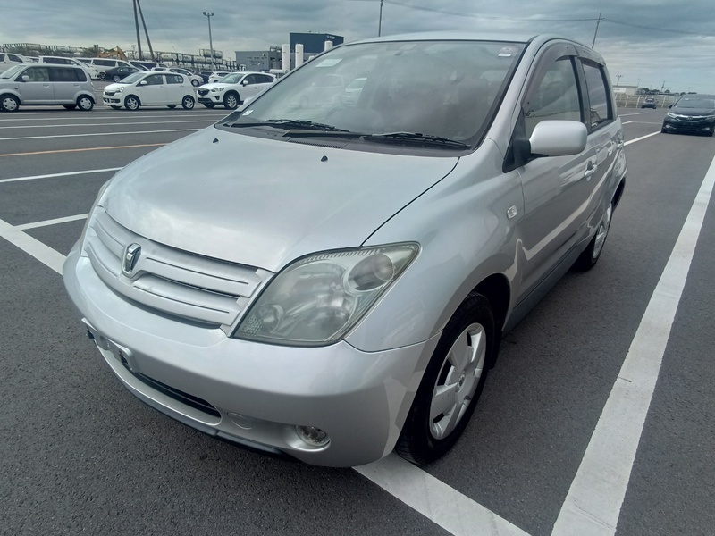 TOYOTA IST