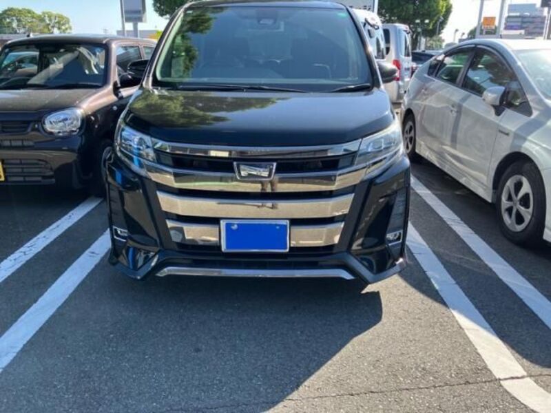 TOYOTA NOAH
