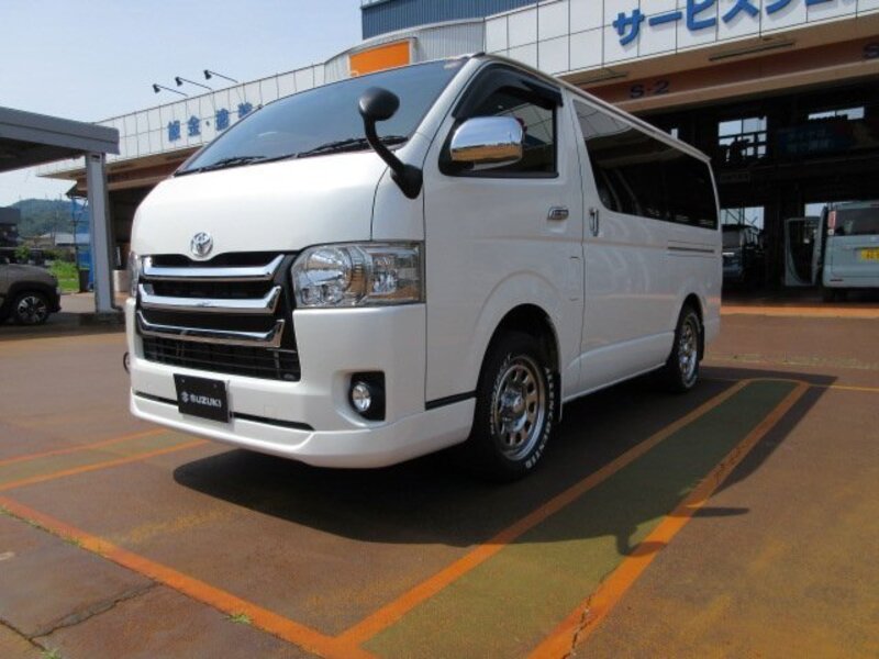 TOYOTA HIACE VAN
