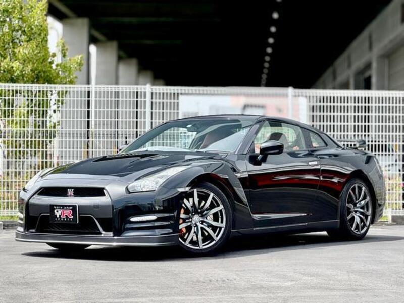 NISSAN GT-R