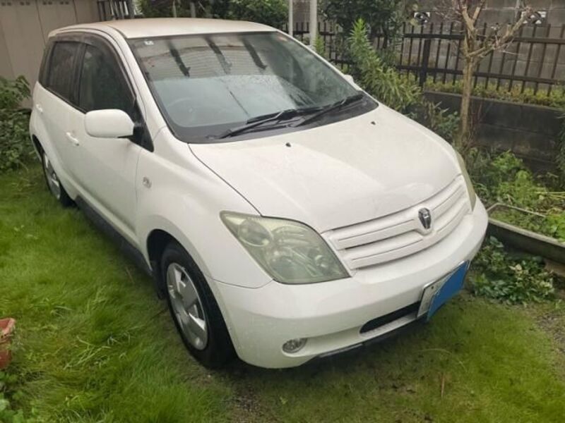 TOYOTA IST