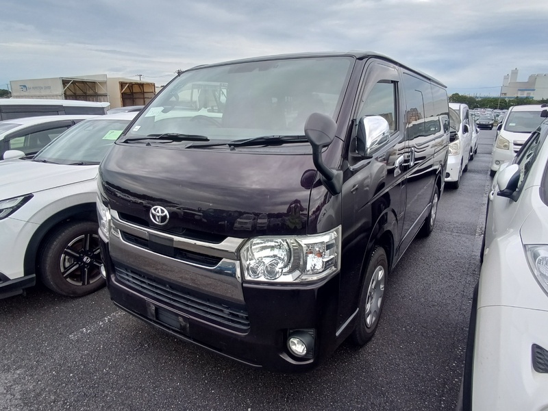 TOYOTA HIACE VAN