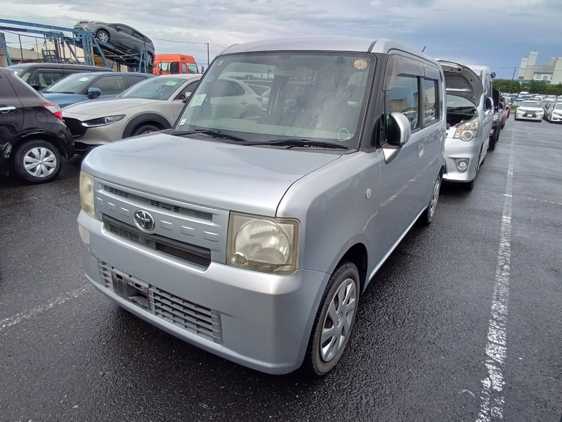 TOYOTA PIXIS SPACE