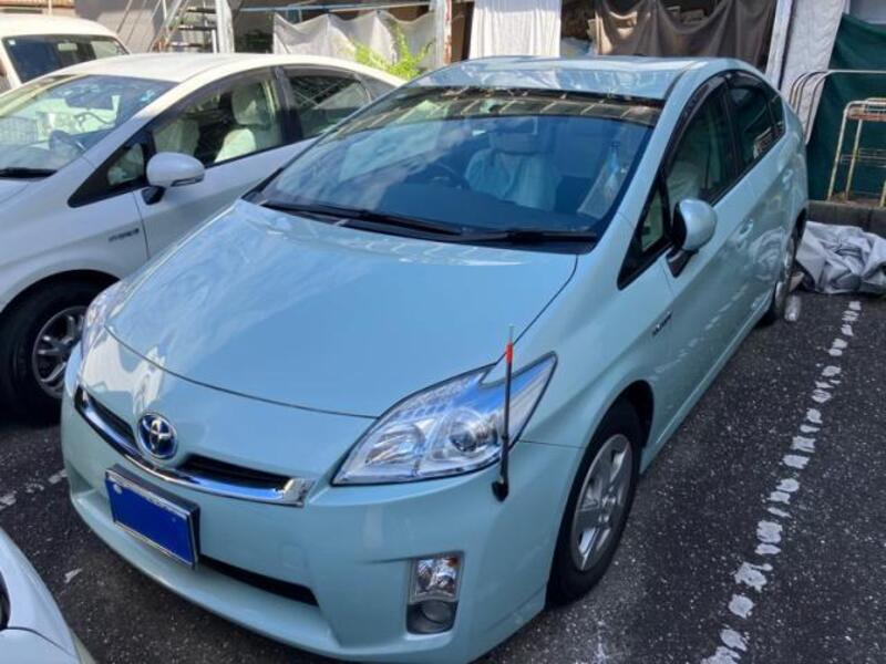 TOYOTA PRIUS