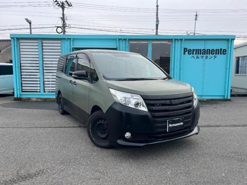 TOYOTA NOAH
