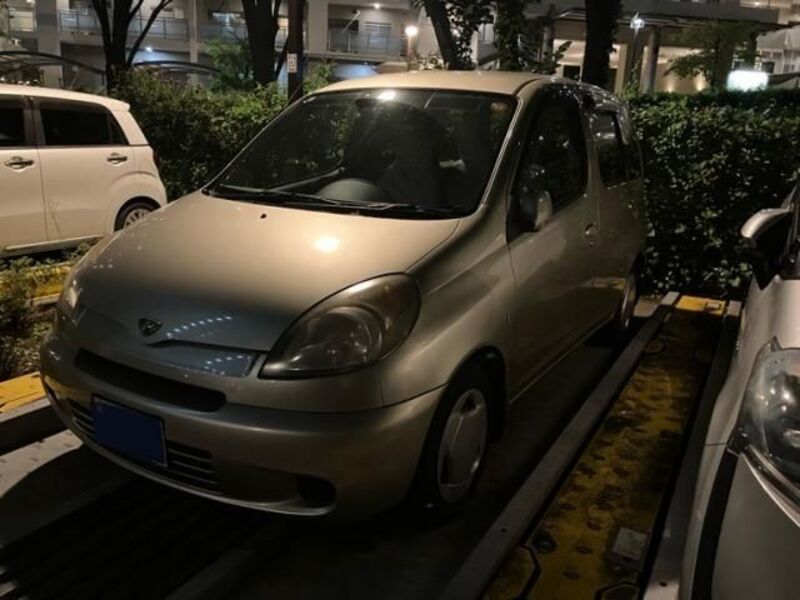 TOYOTA FUN CARGO
