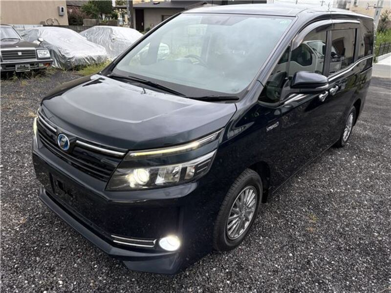 TOYOTA VOXY