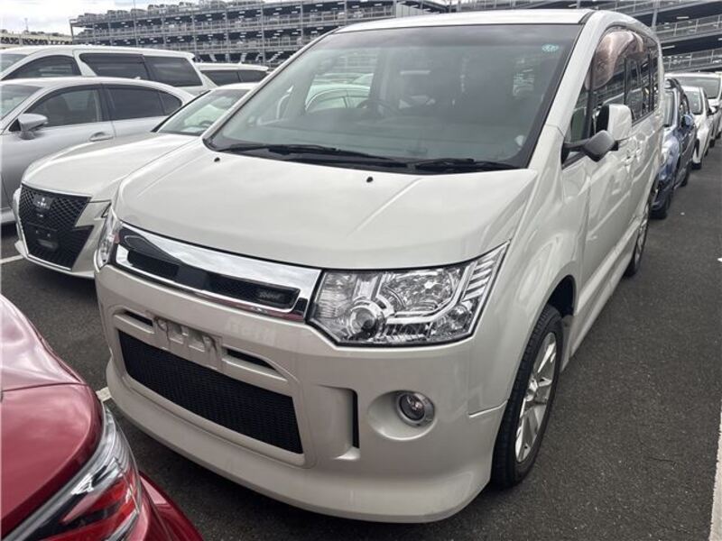 MITSUBISHI DELICA D5