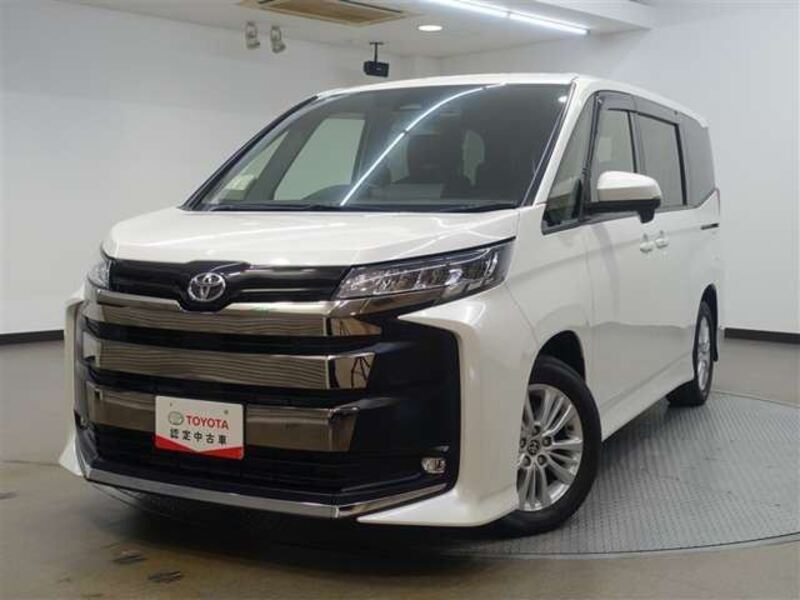 TOYOTA NOAH