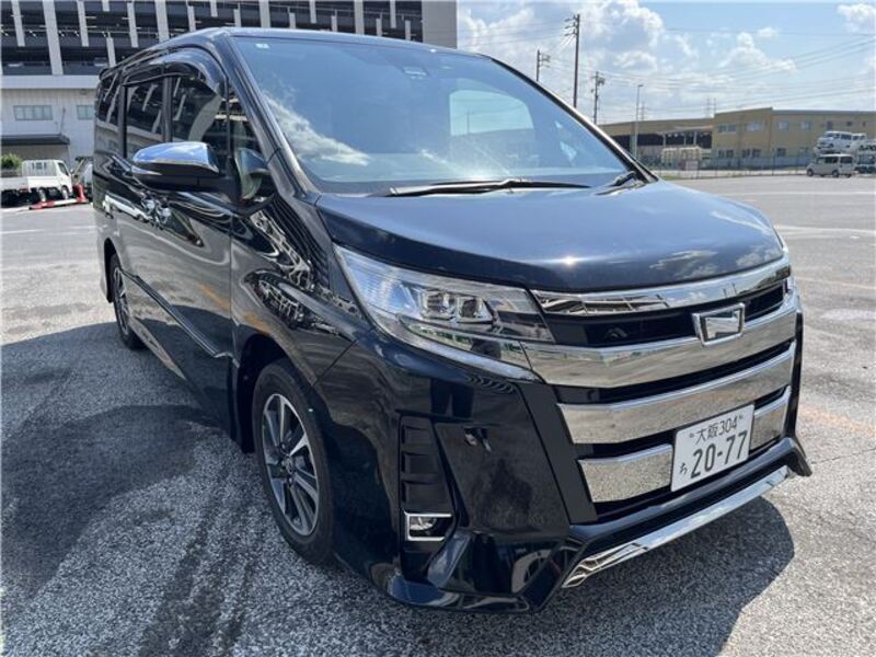 TOYOTA NOAH