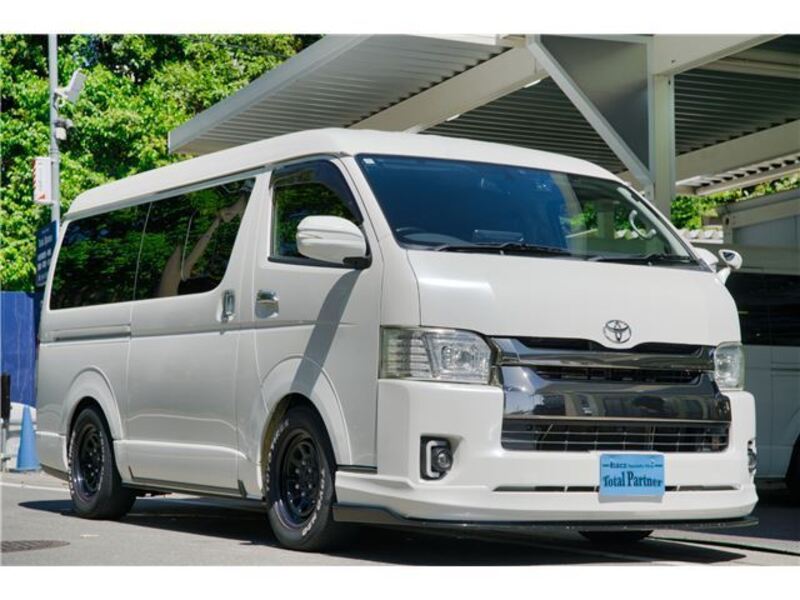 TOYOTA HIACE VAN