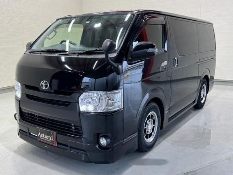 TOYOTA HIACE
